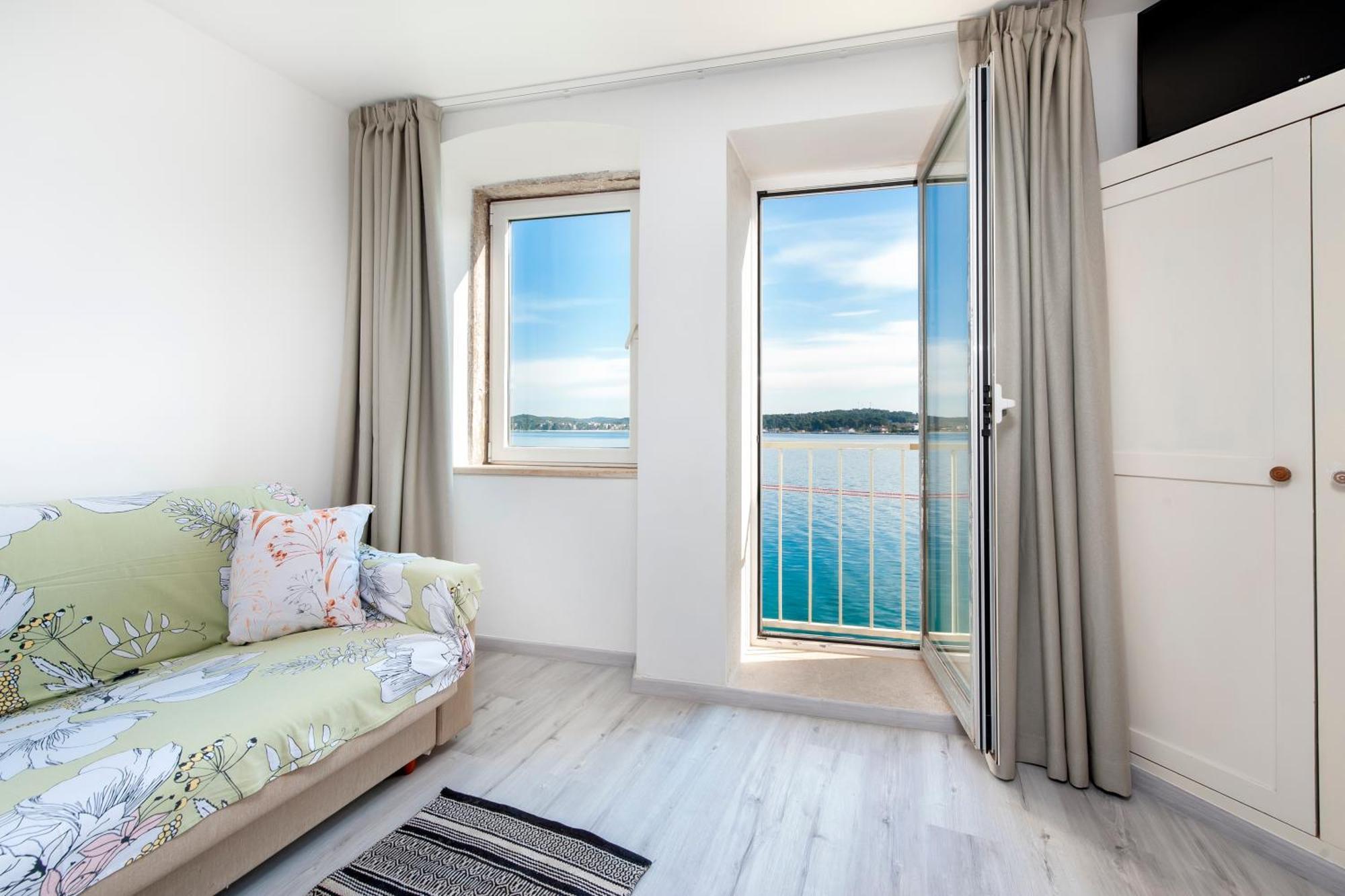 Apartment Stella Marina Sea View Free Parking Ровинь Экстерьер фото